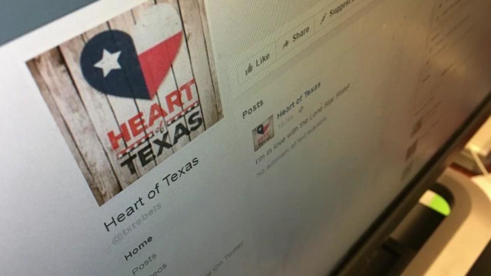 Una imagen de lo que habría sido parte de la página de Facebook 'Heart of Texas', dedicada al tema de la 'secesión' de ese estado. Se afirma que no era operada por 'patriotas texanos' sino por agentes al servicio de Rusia. (Yahoo/KTRK)