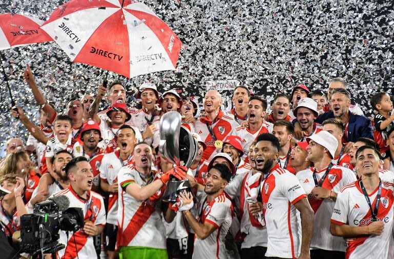 River, reciente ganador de la Supercopa Argentina, con la Copa Libertadores como máximo objetivo en 2024; los millonarios tuvieron un sorteo amigable