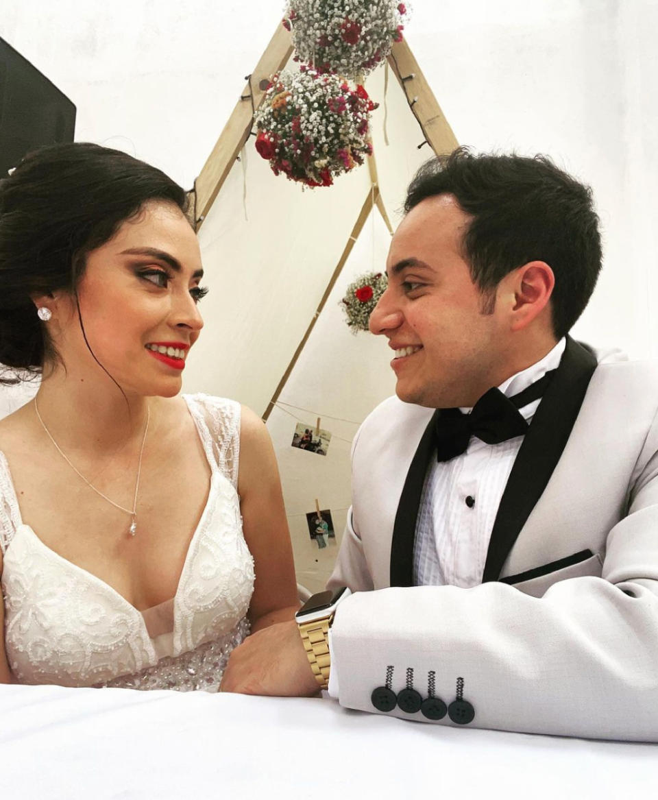 El youtuber trans mexicano Christopher Juárez y su esposa. Cortesía Christopher Juárez 