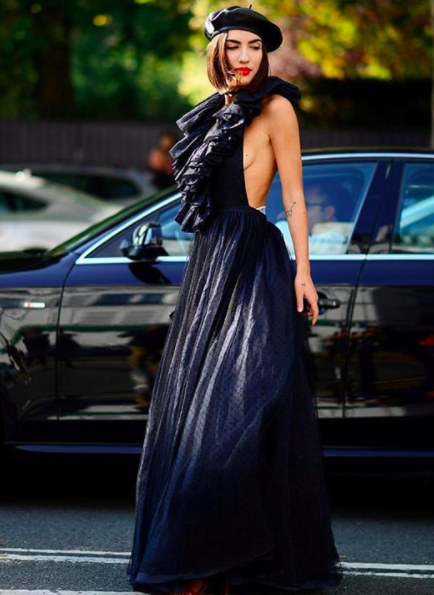 <p>Blogger haben diesen Pariser Look nachgeahmt seit Dior uns Lektionen in der Kunst des französischen Modestils gegeben hat. Egal welche Saison, dieses Accessoire ist nie aus der Mode. [Bild: Lea Schleiffer] </p>