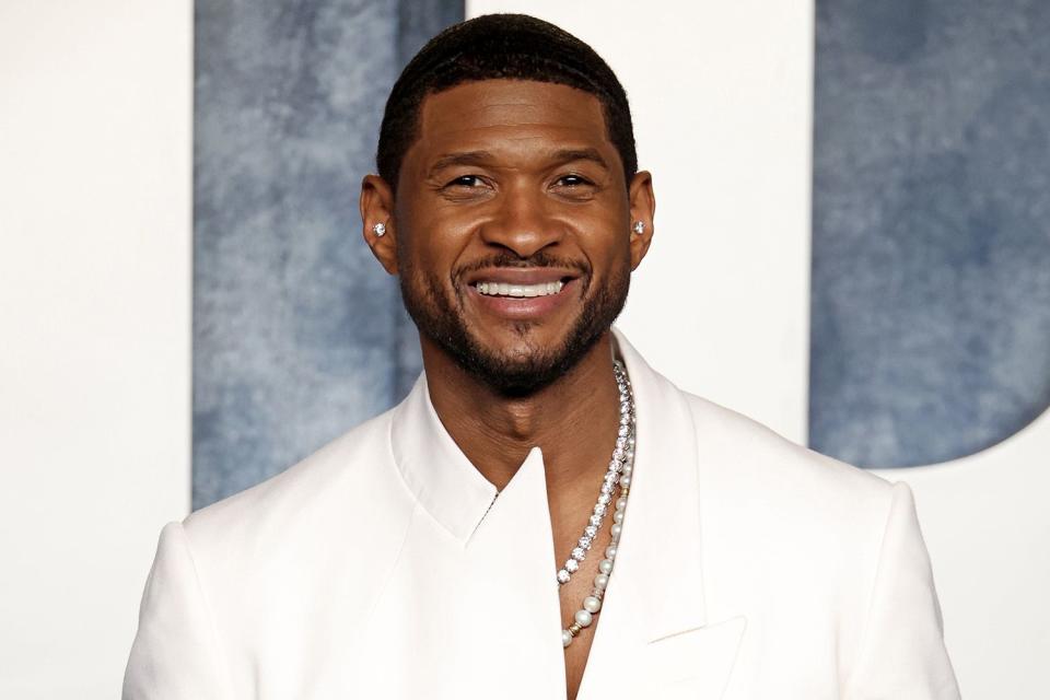 <p>Daniele Venturelli/Getty Images</p> Usher in Beverly Hills in March 2023