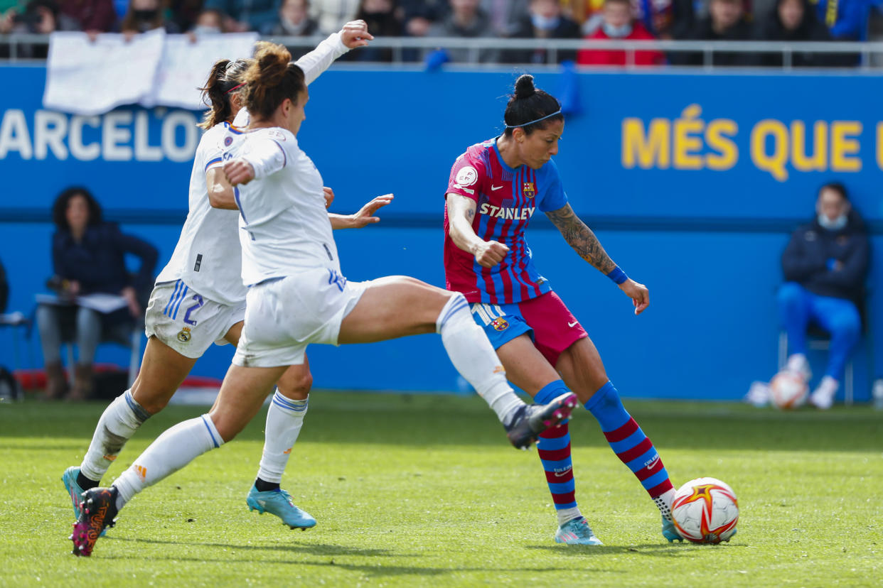 Varios sindicatos de la Liga F han confirmado la huelga en las dos primeras jornadas del torneo. (AP Photo/Joan Monfort).