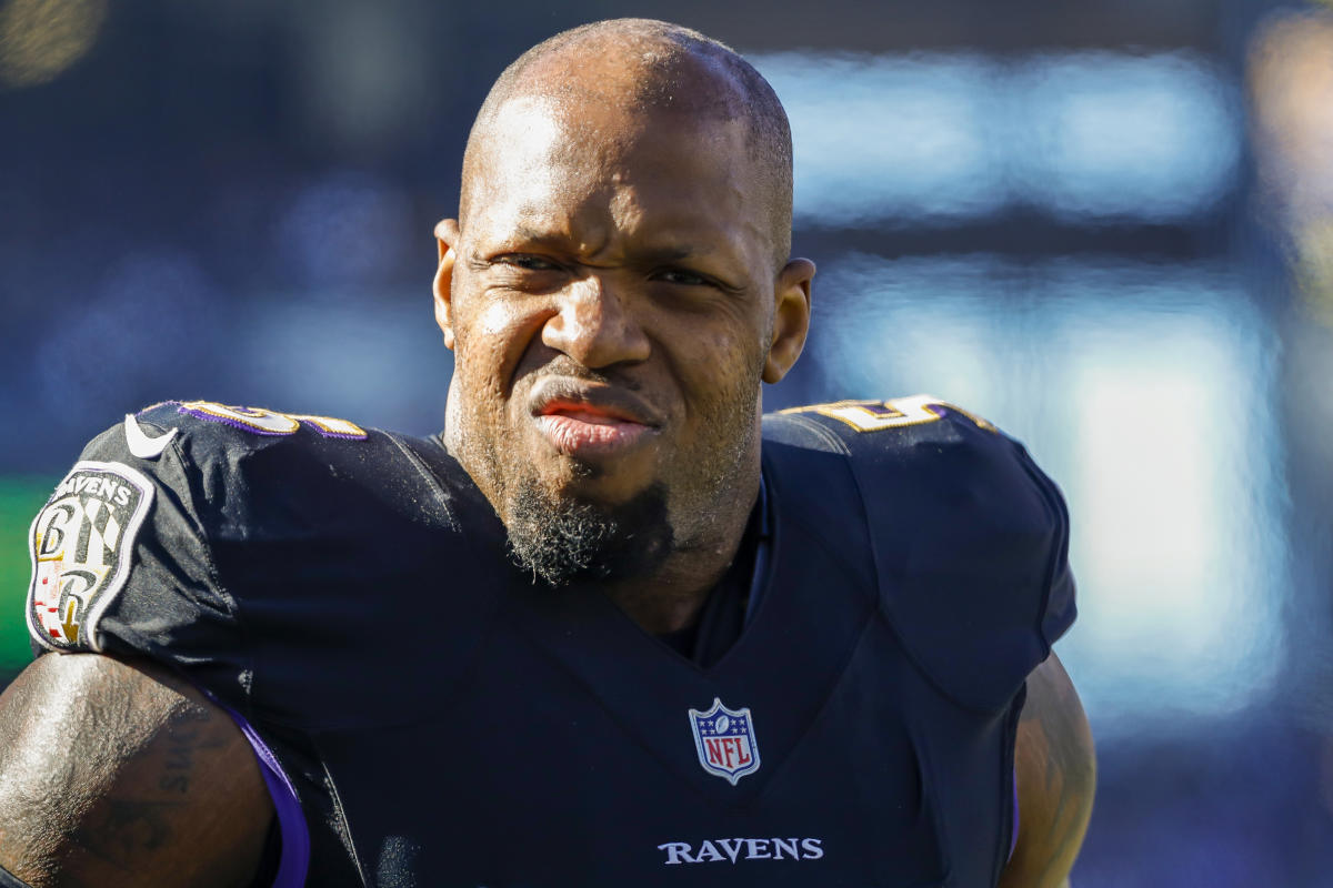 Former NFL player Terrell Suggs arrested for threatening another man with a handgun in a Starbucks drive-thru line