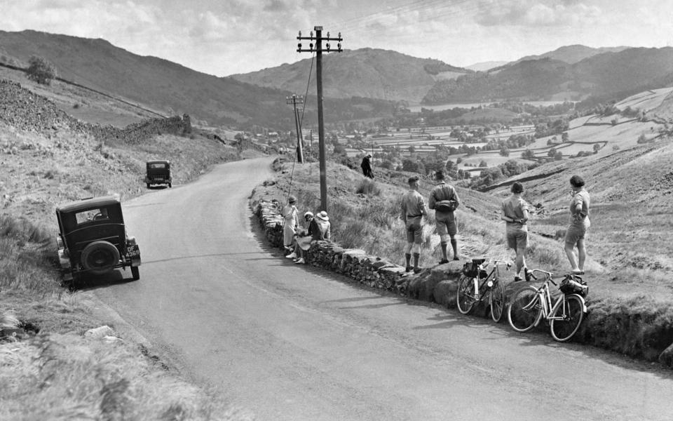 gramsere cyclists - Hulton Deutsch/Getty