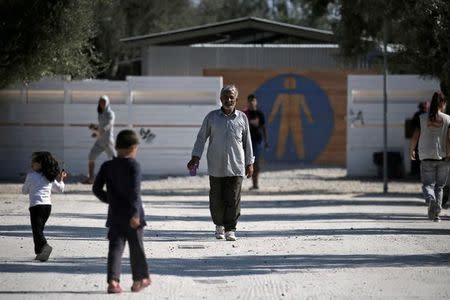 Refugees and migrants make their way at the municipality-run camp of Kara Tepe on the island of Lesbos, Greece October 6, 2016. REUTERS/Alkis Konstantinidis/Files