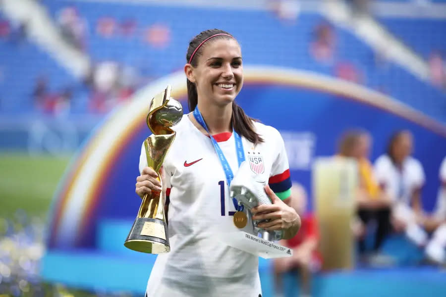 PLATZ 12 - ALEX MORGAN: Der Superstar des US-Teams verdiente im vergangenen Jahr 5,8 Millionen Dollar. Ihr Gehalt machte dabei nur 250.000 Dollar aus. Der Rest stammt von ihren vielen Werbepartnern