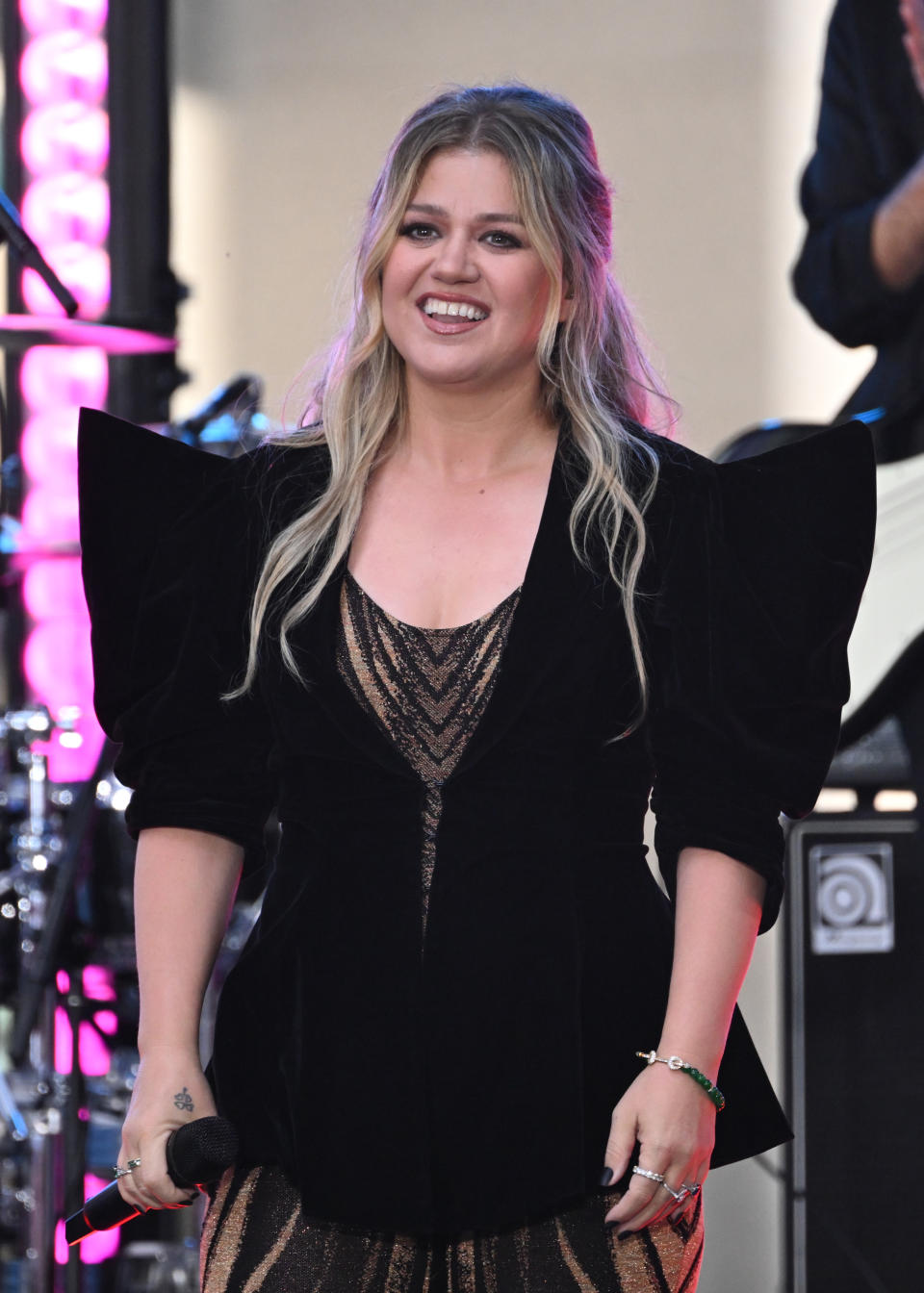 Kelly Clarkson onstage