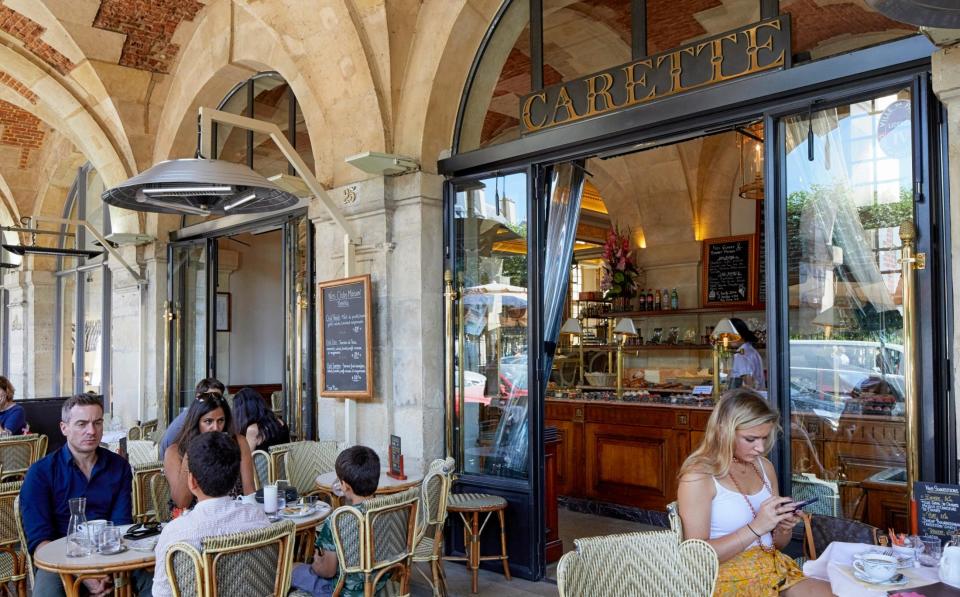 Carette Restaurant, Place des Vosges, the oldest planned square in Paris, Marais district