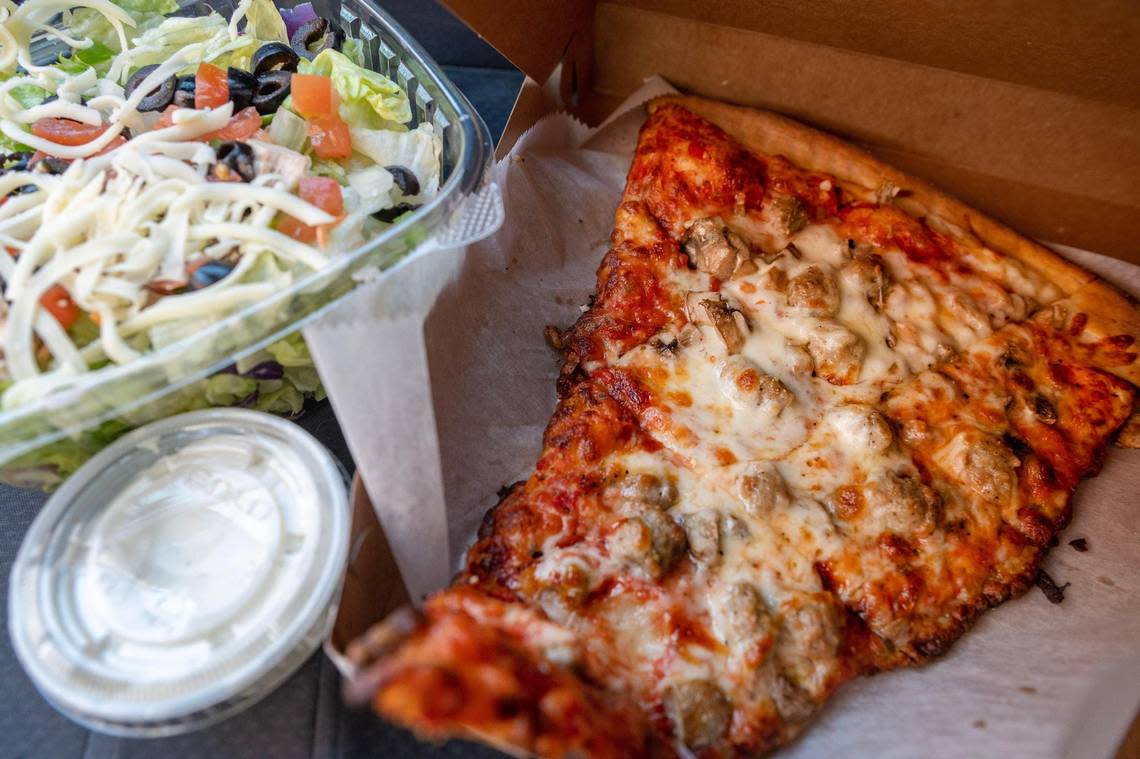 After the Kansas City Chiefs won the Super Bowl, coach Andy Reid celebrated with a sausage and mushroom pizza and a salad at Pizza 51. Our writer decided to try it.