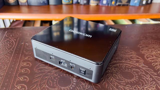 The Better Mini PC? Geekom CRUSHED the NUC… – SomeGadgetGuy