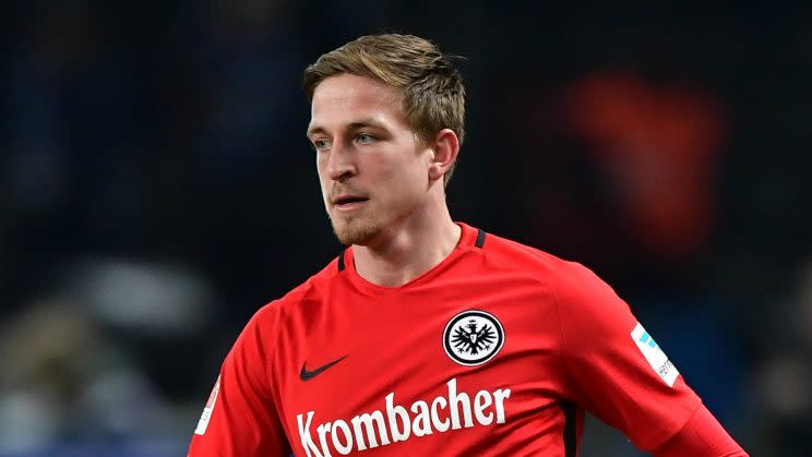 <p>Was sich schon länger angebahnt hatte, ist nun perfekt. Wie die Schalker offiziell verkündeten, wechselt Linksverteidiger Bastian Oczipka für 4,5 Millionen Euro von Eintracht Frankfurt nach Gelsenkirchen und erhält einen Dreijahresvertrag. (Getty Images)</p>