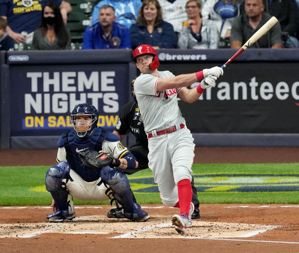 The signing of Rhys Hoskins was officially announced by the Brewers on Friday.