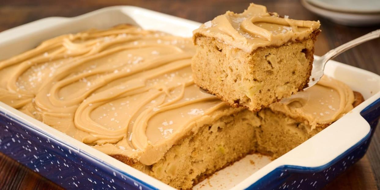 the woman pioneer's caramel apple sheet cake recipe