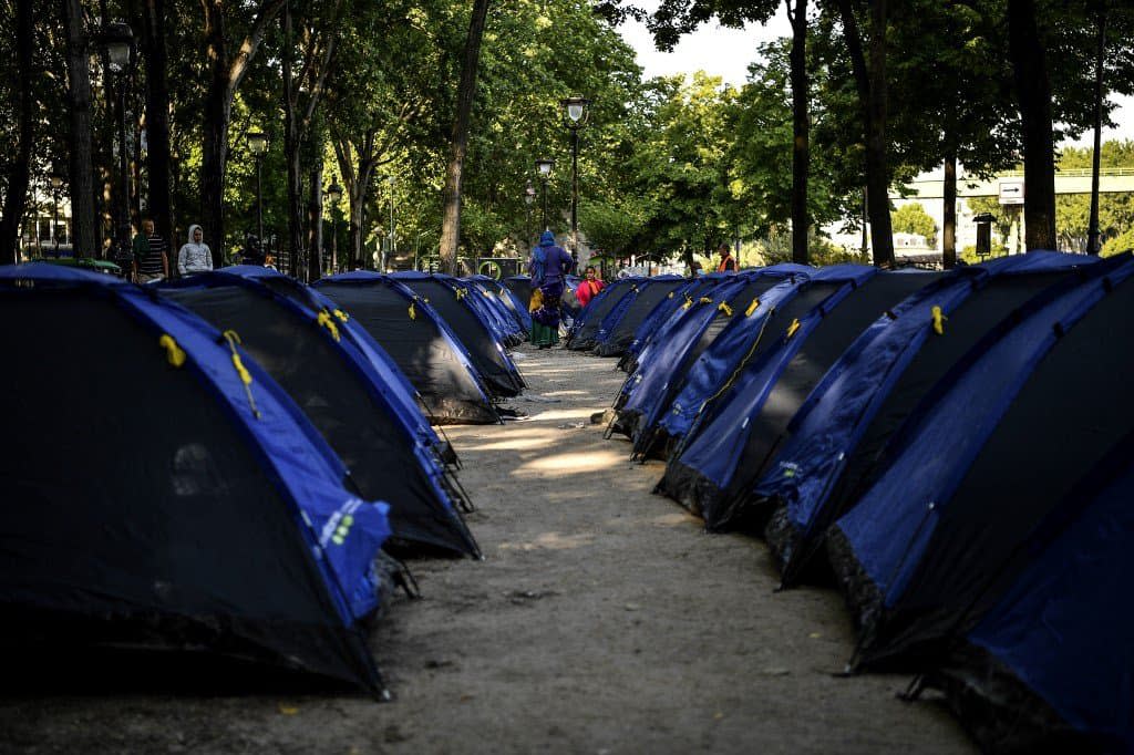 Le campement de jeunes migrants, près de la place de la République - Christophe ARCHAMBAULT / AFP