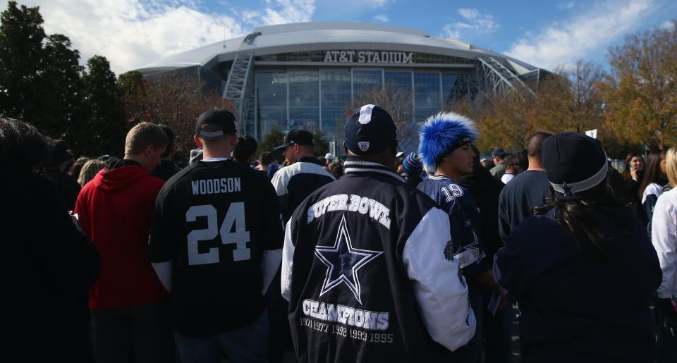 Fans gather outside AT&T Stadium. (Getty Images)