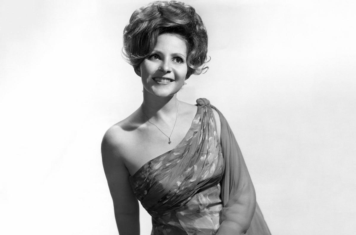 Here Are the Lyrics to Brenda Lee's 'Rockin' Around the Christmas Tree'