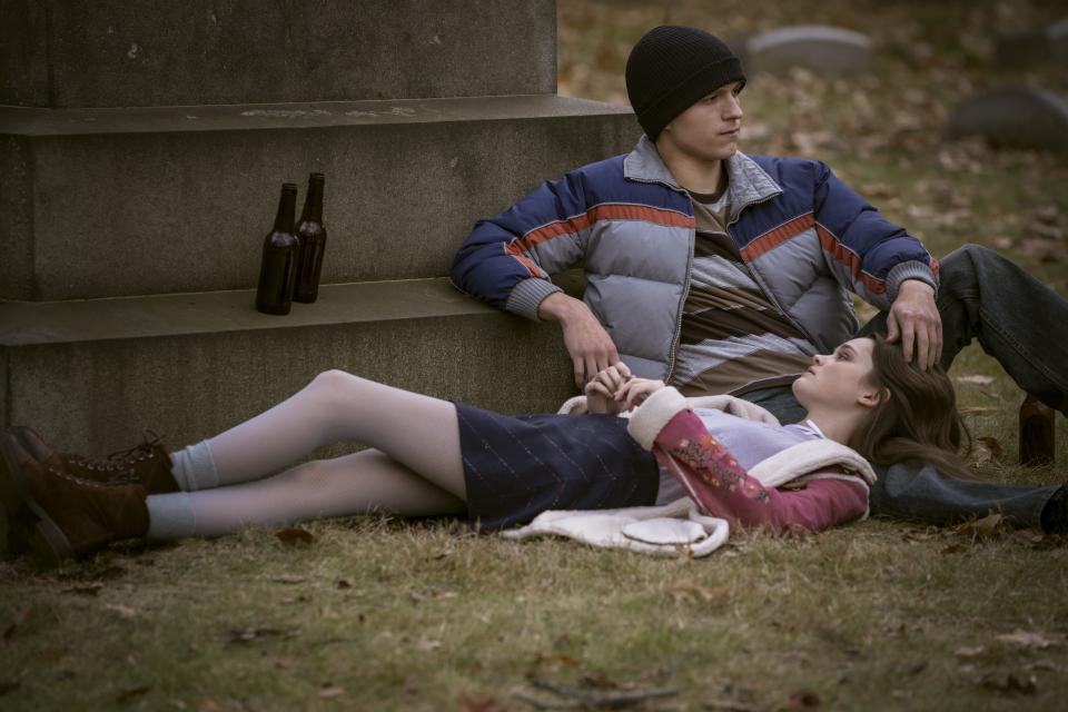 Cherry (Tom Holland) and Emily (Ciara Bravo) fall in love before he goes off to war in "Cherry."