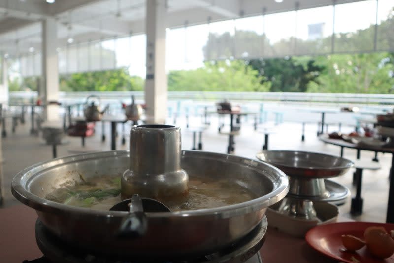 ah pang steamboat seafood - surrounding ambience