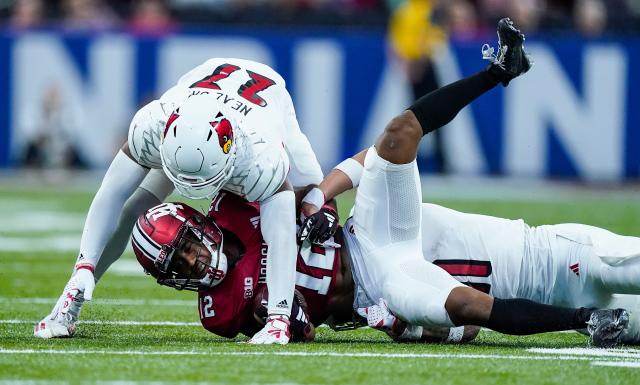 Louisville vs Indiana football score? U of L wins at Lucas Oil Stadium