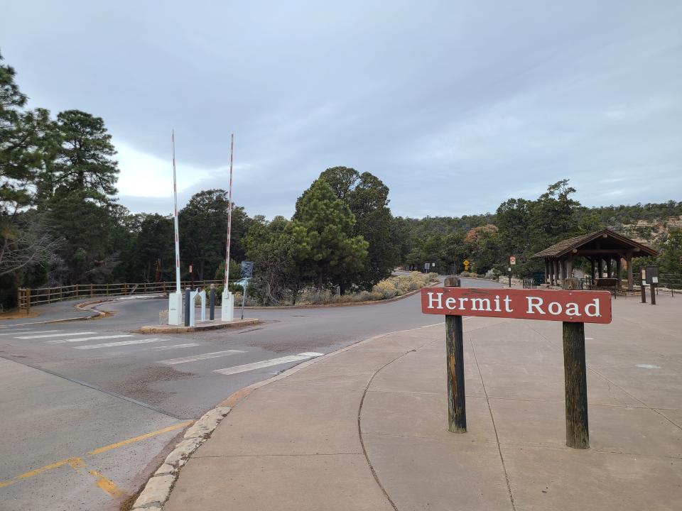 Hermit Road entrance, empty 