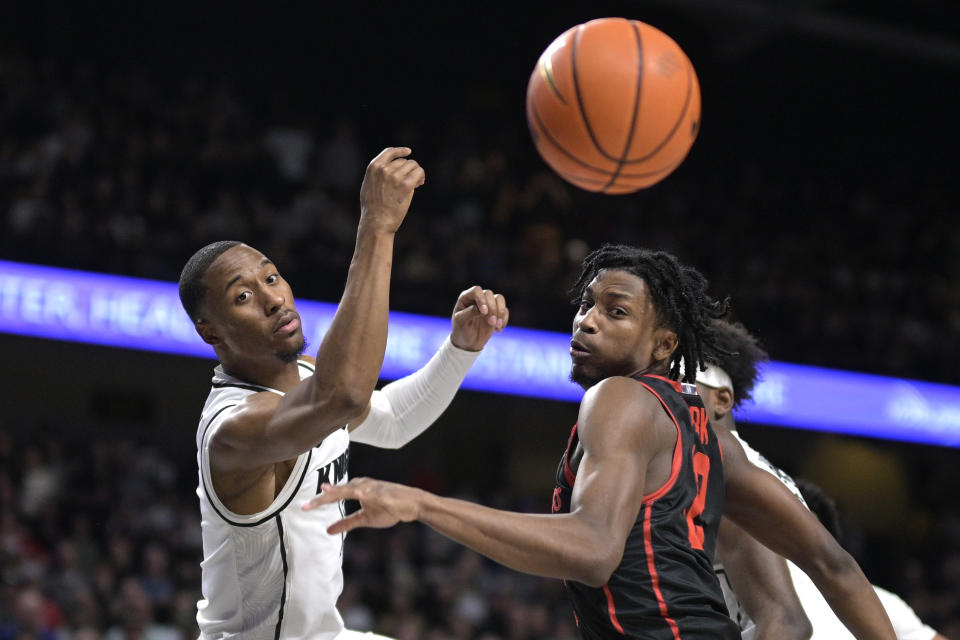 Central Florida guard C.J. Kelly, left, and Houston guard Tramon Mark (12) compete for a rebound during the first half of an NCAA college basketball game, Wednesday, Jan. 25, 2023, in Orlando, Fla. (AP Photo/Phelan M. Ebenhack)