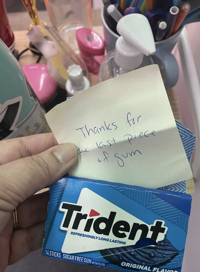 Handwritten note saying "Thanks for the last piece of gum" on top of an empty Trident gum pack