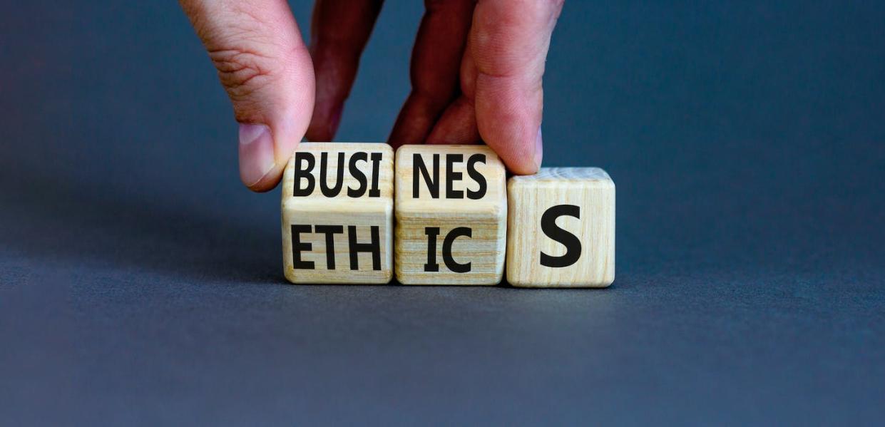 <a href="https://www.shutterstock.com/es/image-photo/business-ethics-symbol-concept-words-on-2177567213" rel="nofollow noopener" target="_blank" data-ylk="slk:Shutterstock;elm:context_link;itc:0;sec:content-canvas" class="link ">Shutterstock</a>