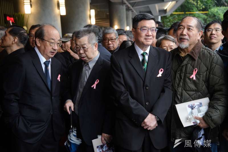 20190224-國策顧問黃爾璇公祭，立法院民進黨團總召柯建銘與黨主席卓榮泰。（甘岱民攝）