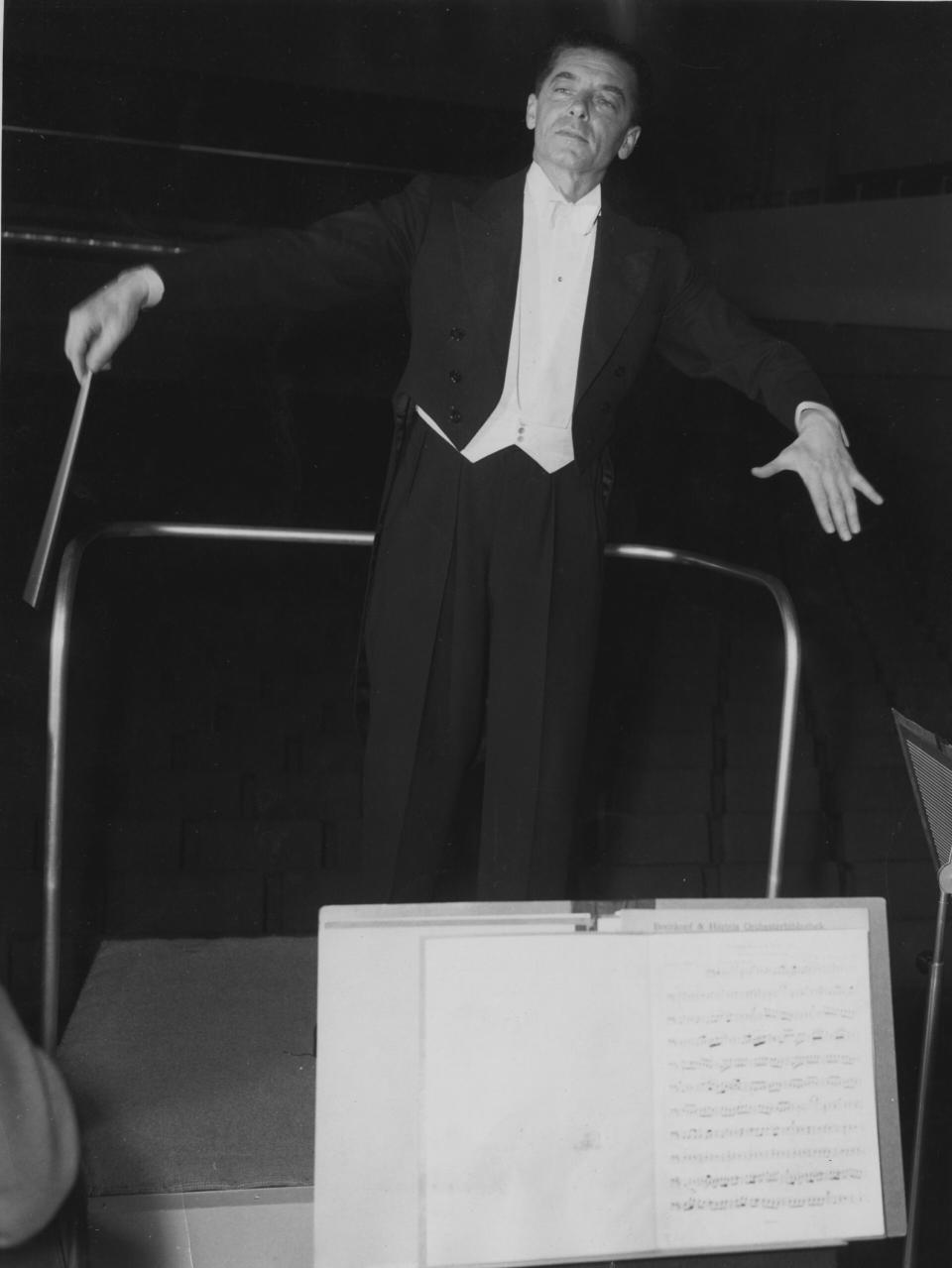 Dirigenten-Legende Herbert von Karajan. - Copyright: picture alliance / AP | HEINRICH SANDEN JR.