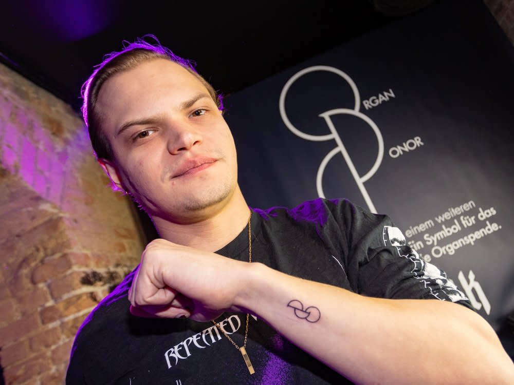 Wilson Gonzalez Ochsenknecht über sein neues Tattoo: "Für mich ist es ein Symbol, dass man einen Organspendeausweis haben sollte." (Bild: Laessig)