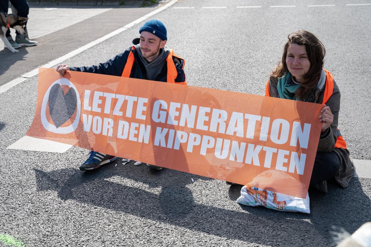 Proteste von Anhängern der „Letzten Generation" in Berlin. Die Gruppe diskutiert radikale Forderungen.  - Copyright: Picture Alliance