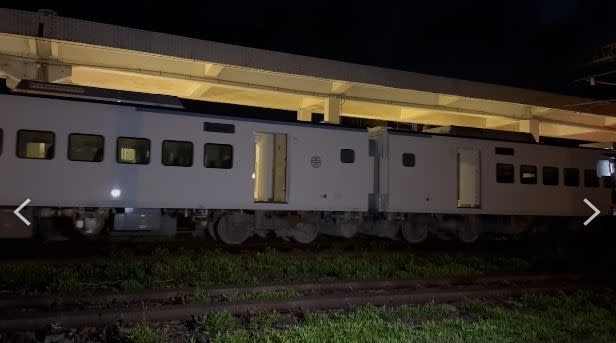 台鐵事故列車改從崇德車站拖出。（圖／翻攝畫面）