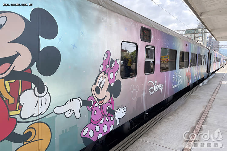 結合2023年迪士尼百年慶典，首度採用金屬質感彩繪車廂。