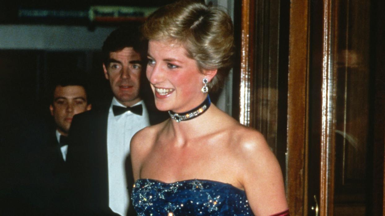 london, england october 09 diana, princess of wales, wearing a strapless blue dress designed by murray arbeid and long, pink gloves, attends the premiere of andrew lloyd webbers phantom of the opera at her majestys theatre on october 9, 1986 in london, united kingdom photo by anwar husseingetty images