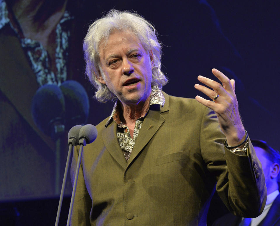 En esta foto del 21 de mayo de 2015, Bob Geldof en la 60ta ceremonia de los Premios Ivor Novello, en Londres. (Foto por Mark Allan /Invision/AP, Archivo)