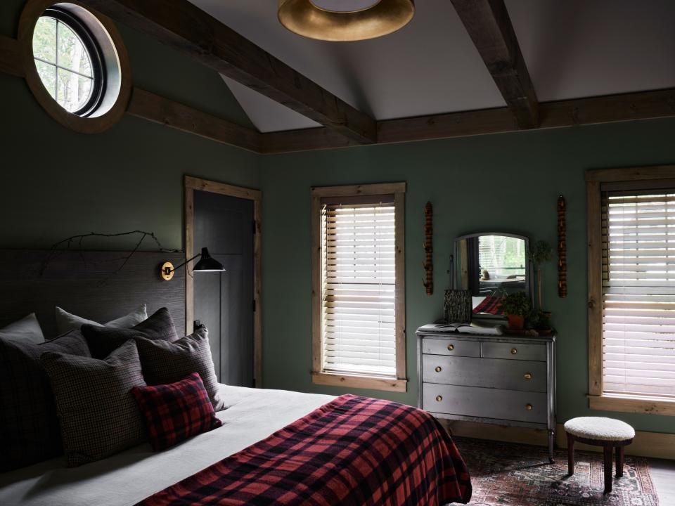 Snyder—who collaborated with local interior designers Louise Hurlbut and Krista Stokes on the project—had the main bedroom painted Benjamin Moore’s aptly named Kennebunkport Green. He worked with ABC Carpet & Home to create the custom carpet, a patchwork of antique Persian rugs, and he found the brushed-steel dresser, made by Simmons Company Furniture in the 1930s, on the 1stdibs storefront of City Foundry.