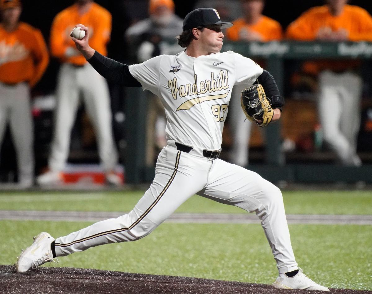 Vanderbilt Baseball  Vanderbilt Falls to Florida