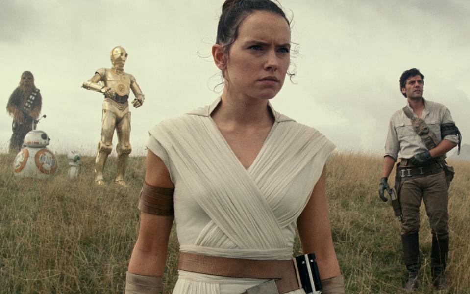 Auch der Figur Rey (hier verkörpert von Schauspielerin Daisy Ridley) soll man im "Star Wars"-Hotel begegnen können. (Bild: Walt Disney / ILM and Lucasfilm Ltd.)