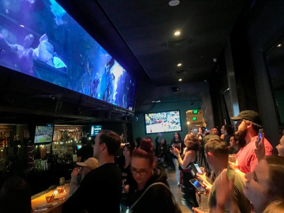 People watch the “mermaids” swim at Dive Bar in June 2018. Lezlie Sterling/lsterling@sacbee.com