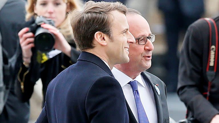 Macron y Hollande, ayer, durante un acto para recordar la victoria sobre los nazis