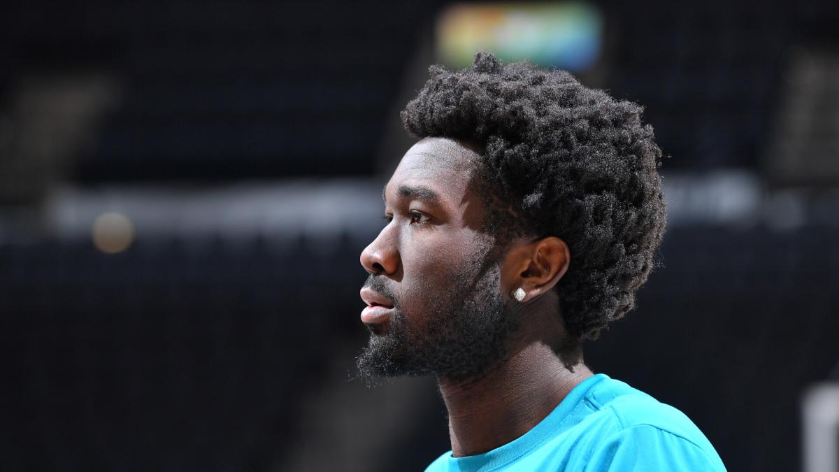 Hornets’ center Mark Williams has strained tendon in left foot, to be re-evaluated in two weeks