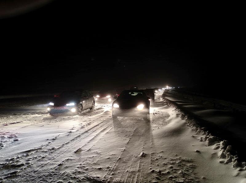 España: más de mil autos quedaron atrapados en la nieve en medio de un temporal