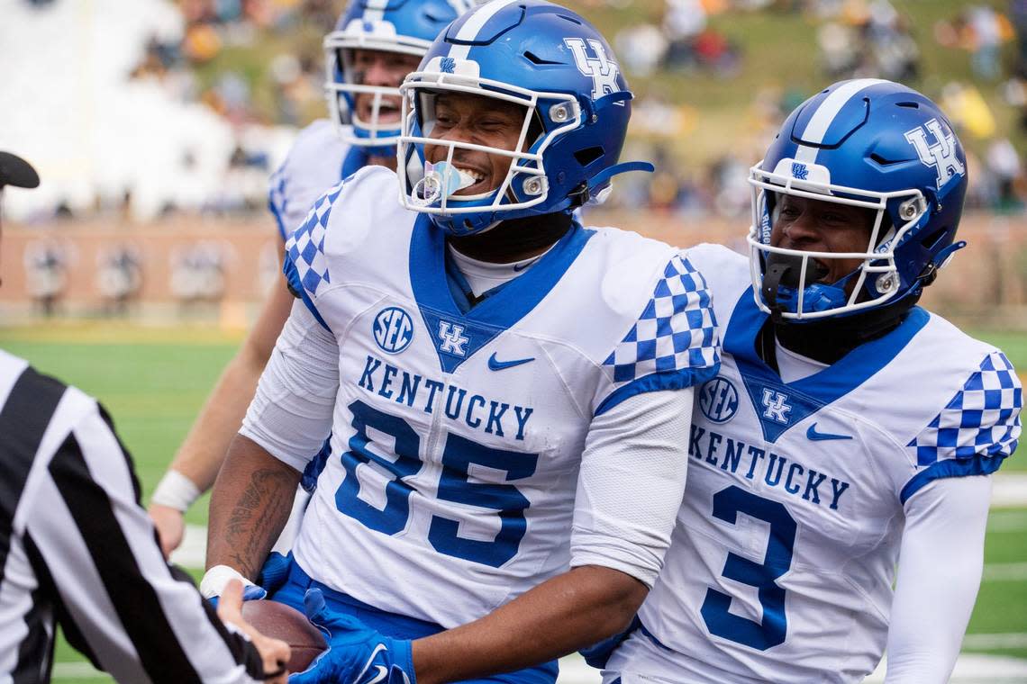 Kentucky tight end Jordan Dingle (85) celebrated his 1-yard touchdown catch in UK’s 21-17 win over Missouri last week. Dingle, a Bowling Green High School product, has caught a TD in three of Kentucky’s past five games.