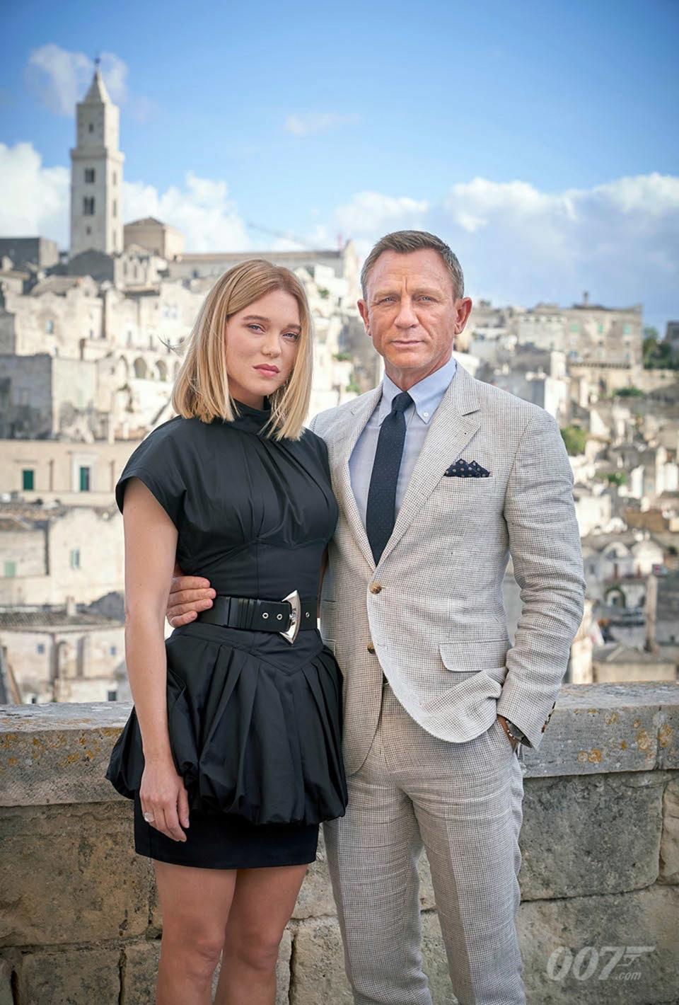 Bond ed Costars