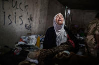 <p>A relative of Sabija, who suffers from blood pressure problems, cries disconsolately inside a medical clinic after fleeing the old city of Mosul , Iraq. July 2, 2017. (Photograph by Diego Ibarra Sánchez / MeMo) </p>