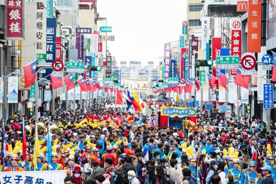 各項活動舉辦，吸引滿滿人潮，帶動旅宿業一房難求。（資料照/記者湯朝村攝）