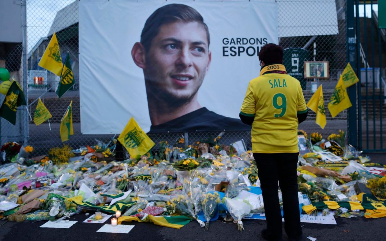 A poster of Argentinian footballer Emiliano Sala reading 