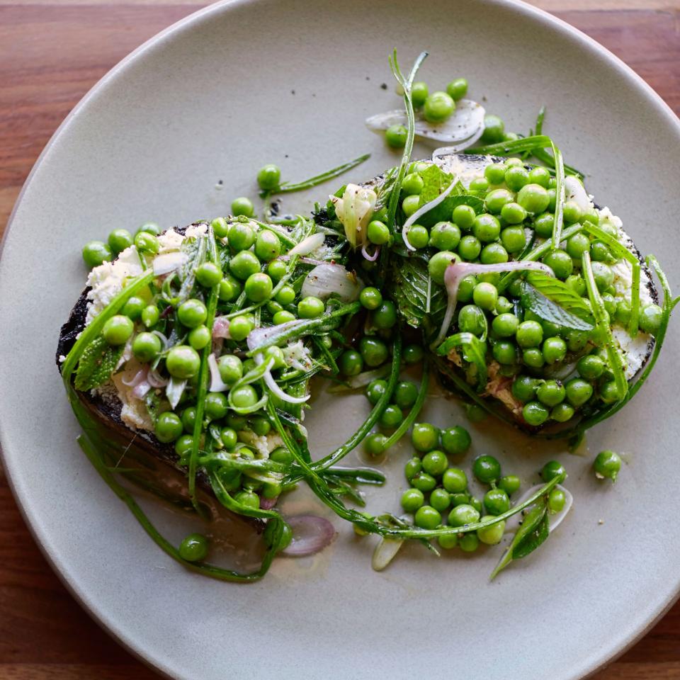 28 Fun and Seasonal Recipes for Fresh Peas