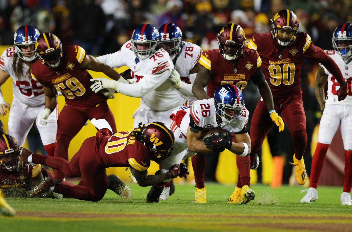 Giants goal line stands hold off Washington