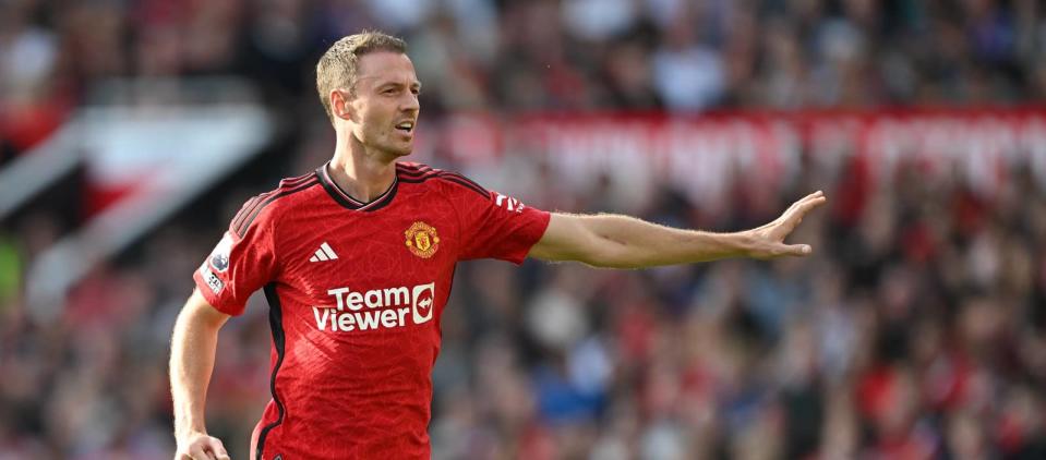 Manchester United in talks with Jonny Evans, Tom Heaton over new deals